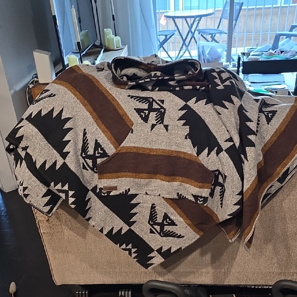 Modest Maverick Aztec Pattern Poncho. Grey, Brown, Black. Like New!